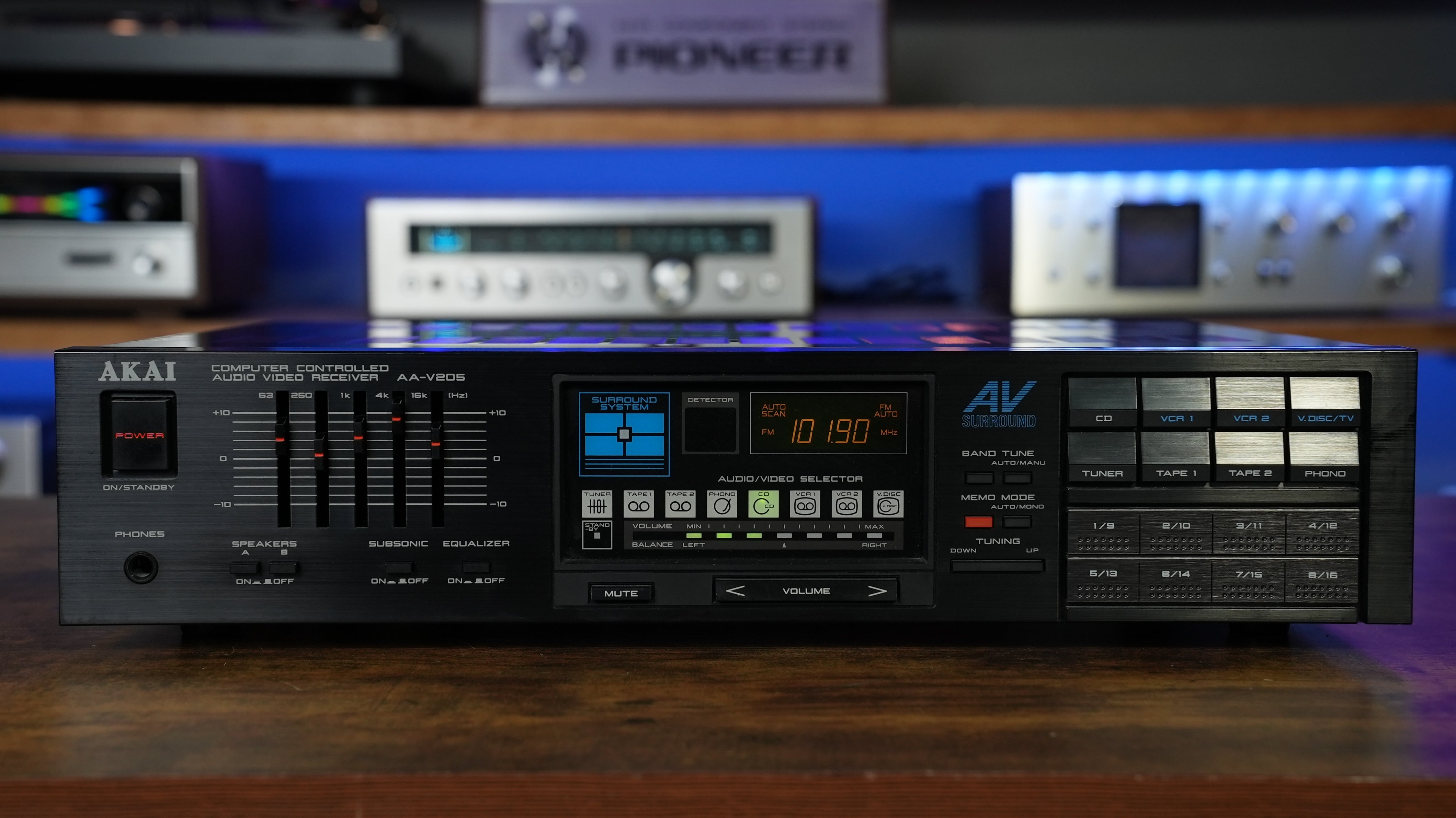 Akai AA-V205